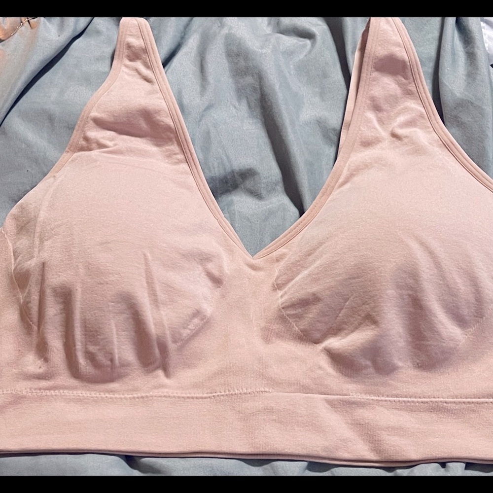 Brand new Medium Support sports bra by Secret Treasures. Size 3X. Deep V neck